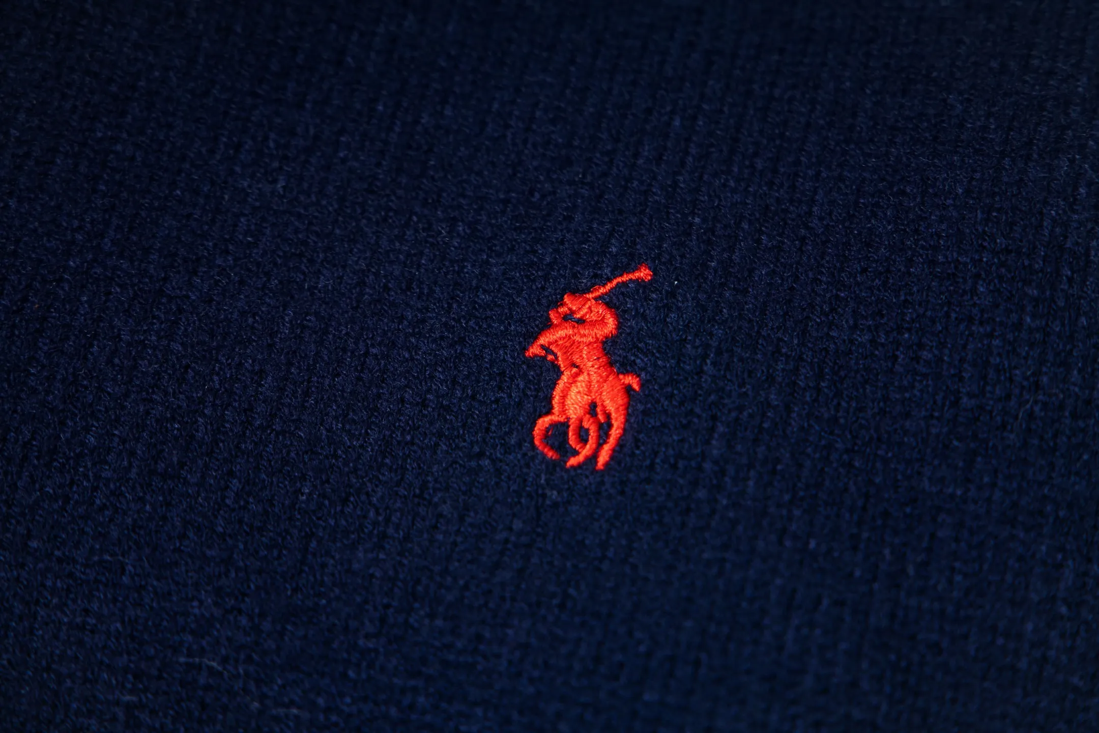 P230 Style number: Y258 Ralph Lauren POLO twist button open-chest sweater is a limited edition every year. There won’t be many styles in the store! Ralph Lauren men's half-button sweater. The shape is really nice. It can be worn alone or as a coat. It can be worn outside the inner layer. It is versatile and looks good. Tag, hanging grain, washable, packaging bag, full set of accessories. The appearance is quite high. The workmanship is super exquisite. Color: navy, gray, apricot, navy. Size: S M L XL